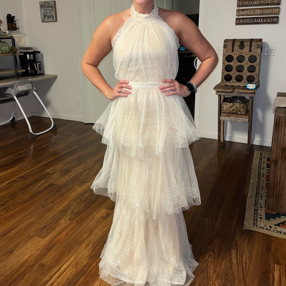 NWT Bella & Bloom Boutique 3-tiered fitted dress with lace, size medium